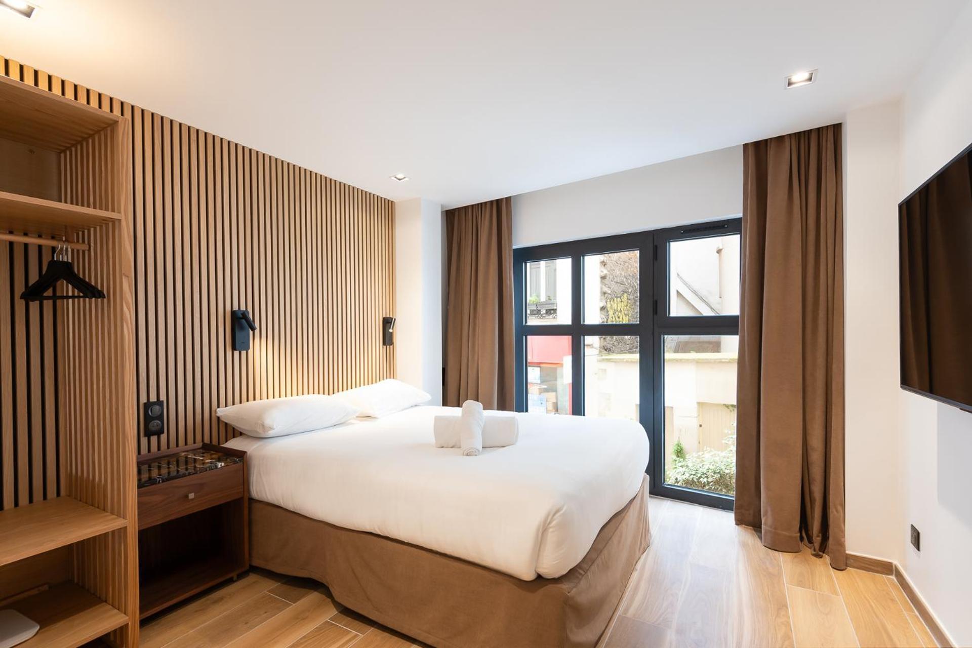 Les Suites Hcr Paris Exterior photo