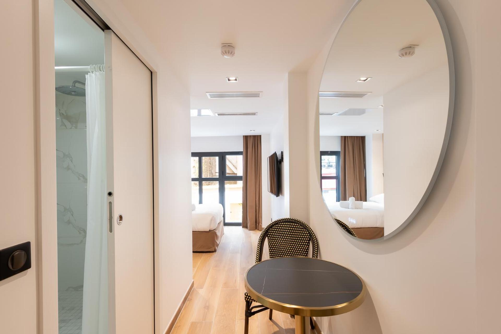 Les Suites Hcr Paris Exterior photo