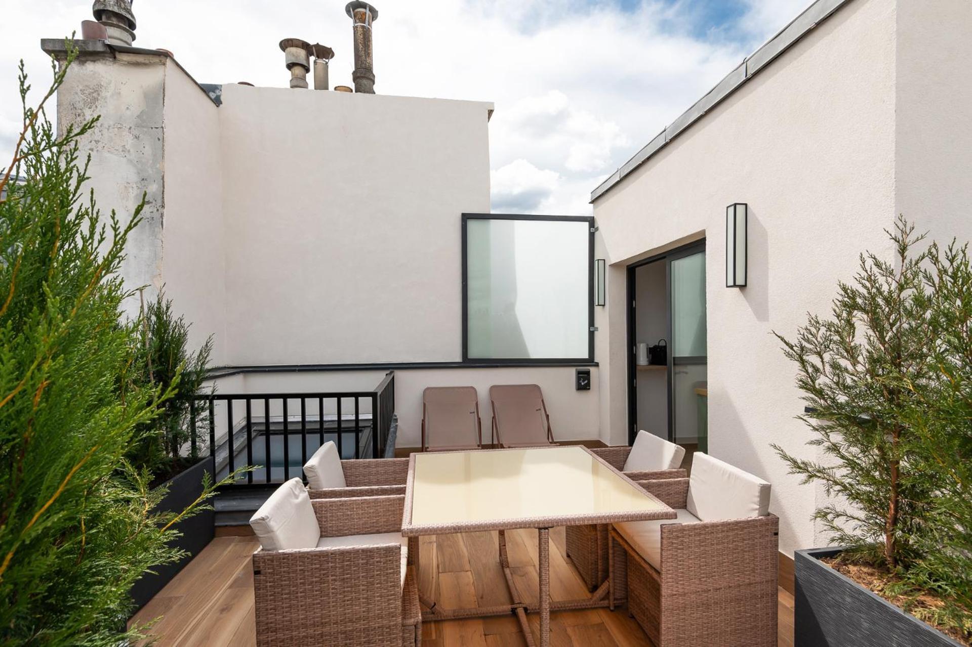 Les Suites Hcr Paris Exterior photo